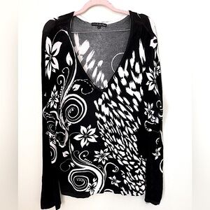 Pretty long sleeved sweater with beaded details